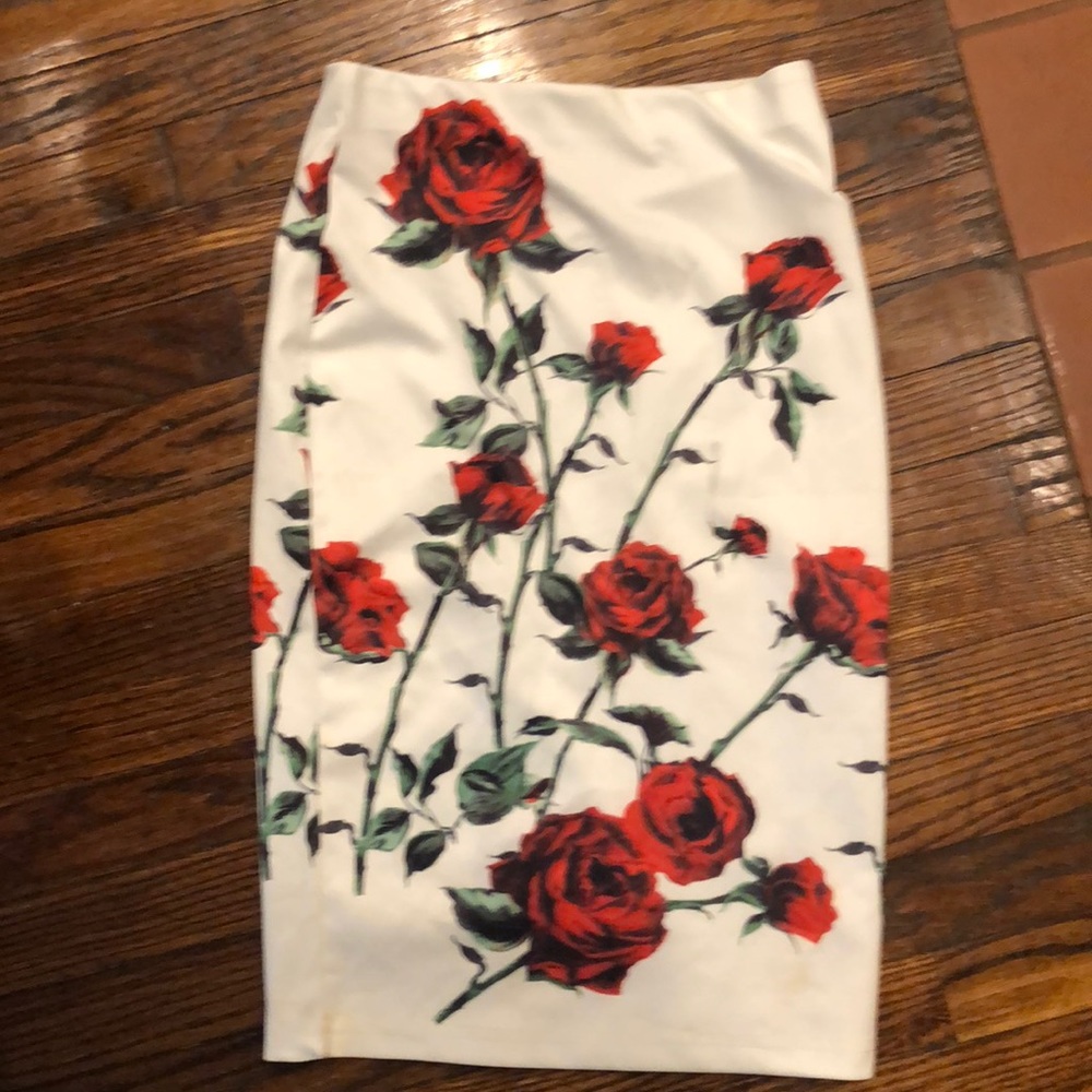 A Rose Garden Pencil Skirt. - Picture 3 of 4
